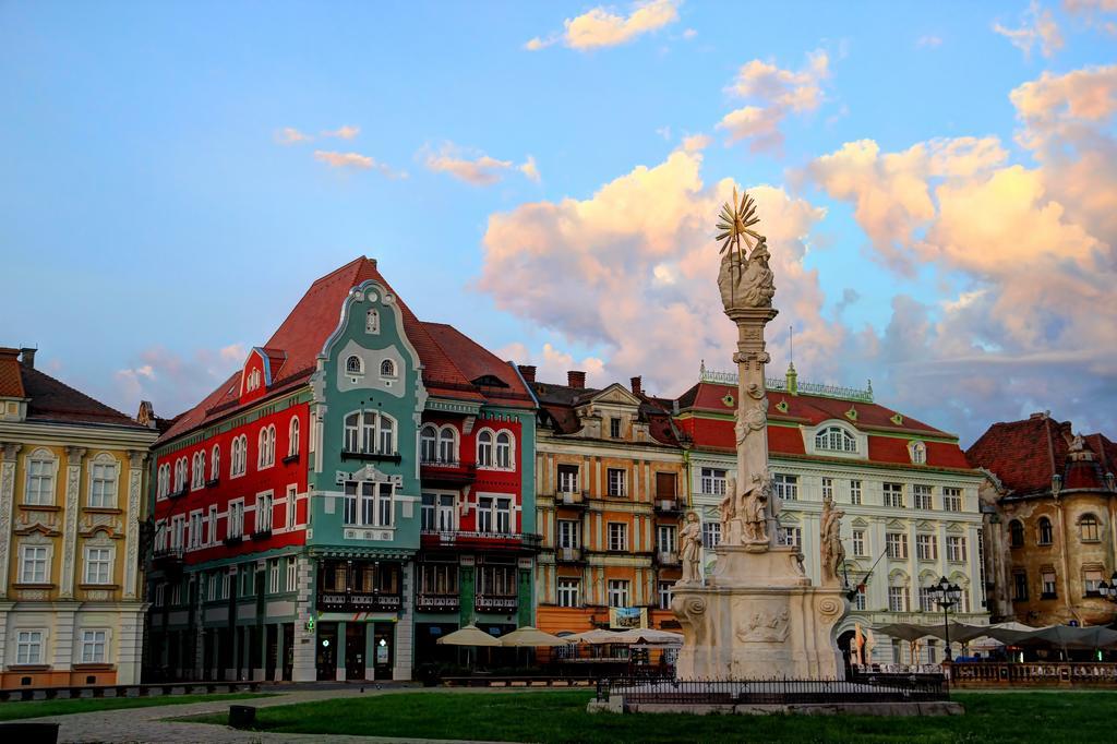 Try The Central Feeling Timisoara Bagian luar foto